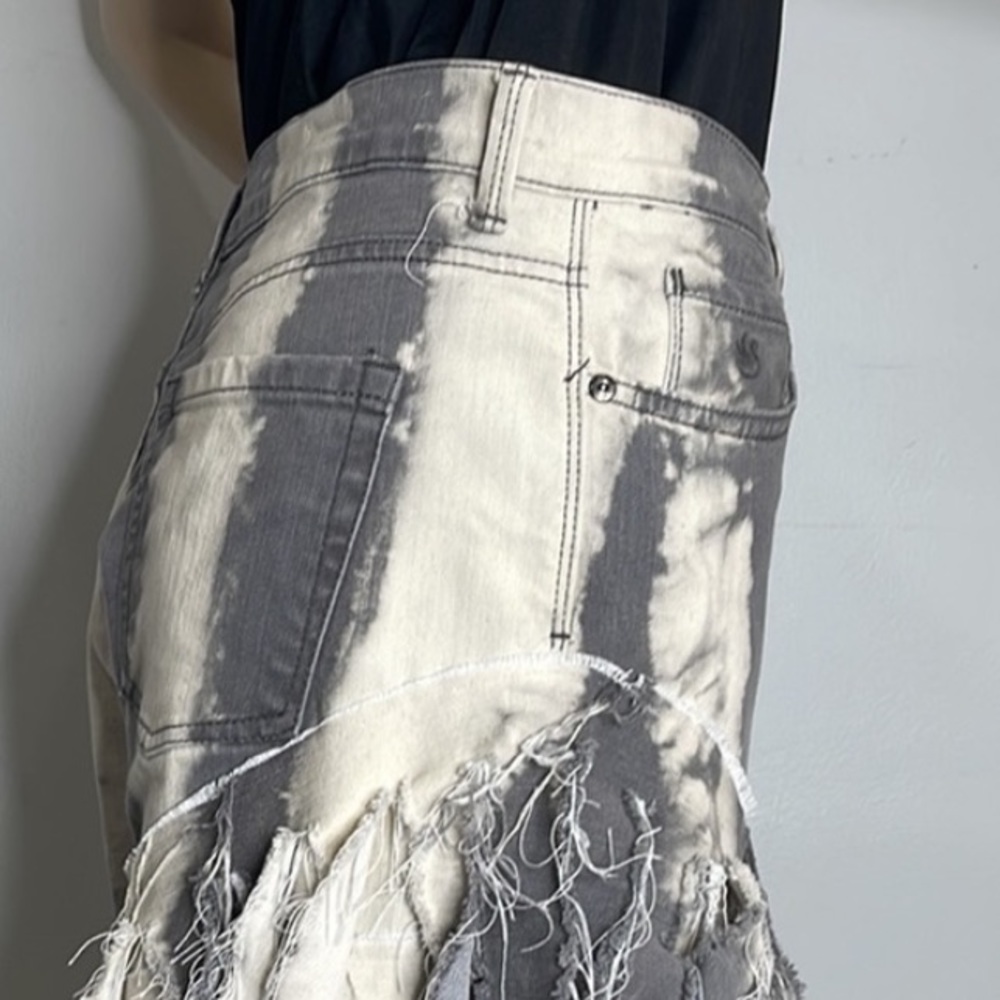 Distressed High Waist Bleach Washed Denim Shorts - Picture 9 of 14